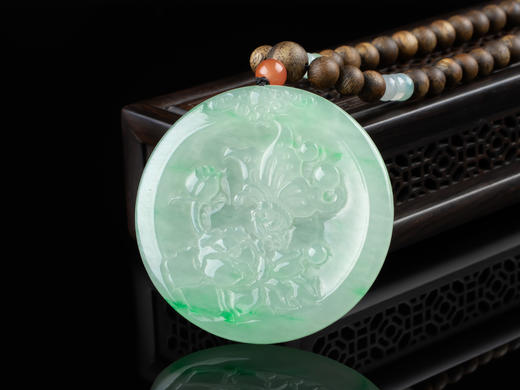 XY0169沉香+翡翠蝶恋花圆牌挂件 商品图2