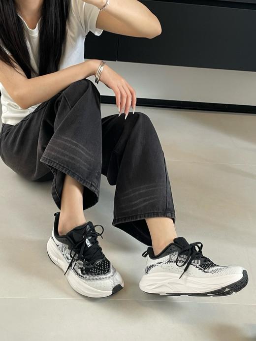 点此购买 HOKA ONE Skyflow春秋季男女款训练鞋 98 312792 商品图12