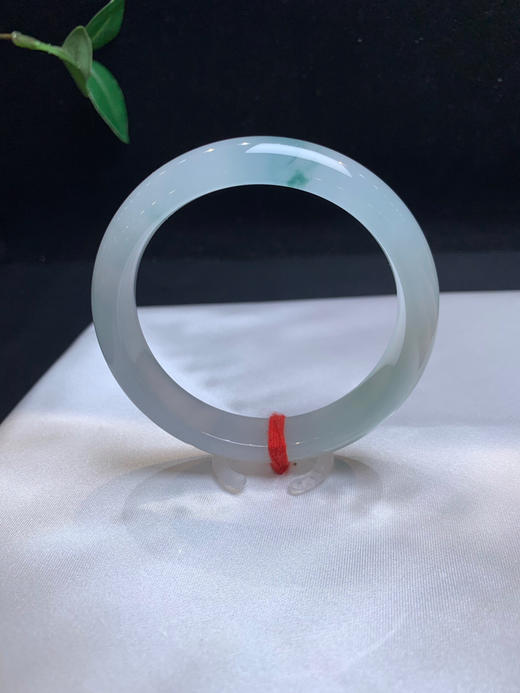 612520，55冰飘花手镯，冰底 飘了一抹淡雅的蓝花，秀气灵动 商品图1