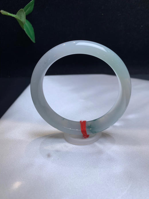 612520，55冰飘花手镯，冰底 飘了一抹淡雅的蓝花，秀气灵动 商品图2