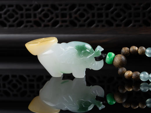 XY0116 沉香+双彩冰糯翡翠小象挂件 商品图1