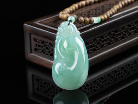 XY0168沉香+翡翠晴绿大如意挂件