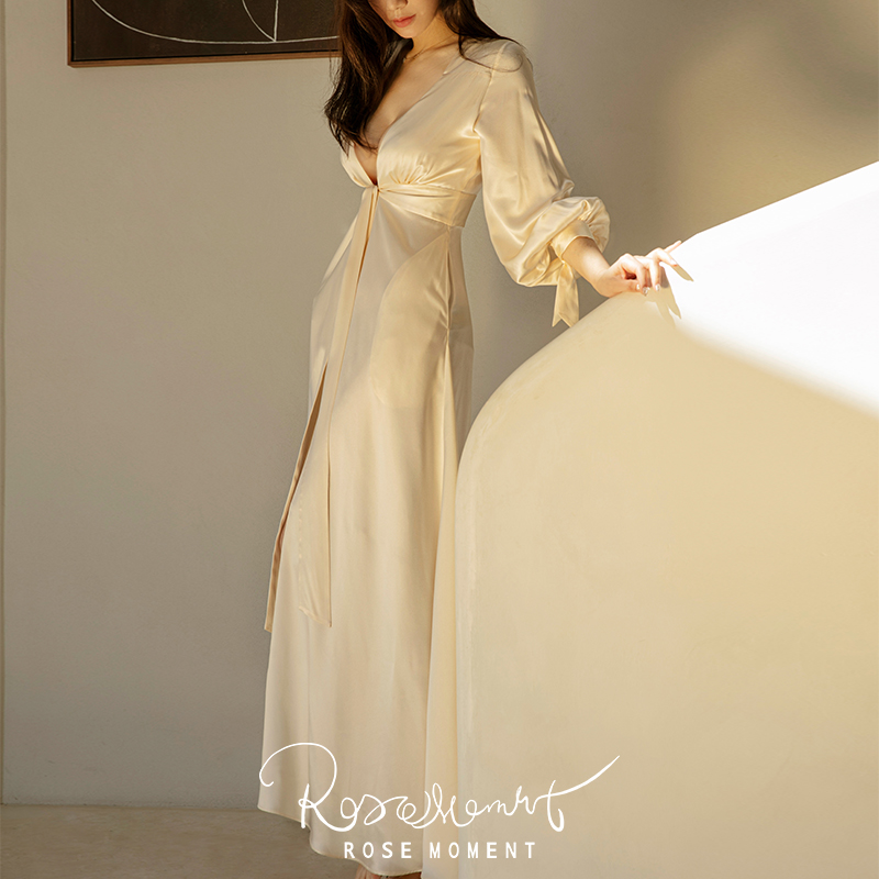 氛围感前开叉自带气质真丝长袍 P240828