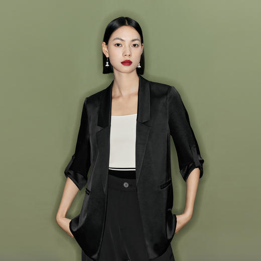 【商场同款】伊芙丽夏高级感通勤黑色西装1F4110751G 商品图3