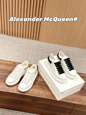 AlexanderMcQueen麦昆当之无愧算是小白鞋里的经典（HC）