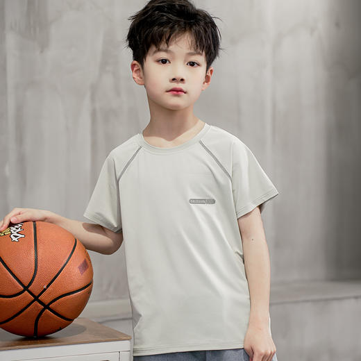 【任选2件】可优鼠儿童速干短袖T恤 冰丝速干材质 全身呼吸网孔设计 四针六线无骨缝制 舒适清爽 男女童同款 商品图3