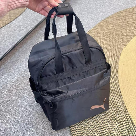 正品PUMA彪马金标防泼水双肩包手提包
特价💰99
尺寸：28*13*38
包装:普通袋装 商品图6