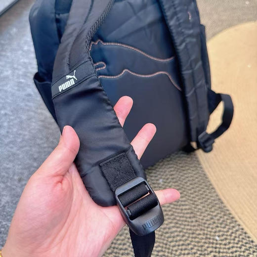 正品PUMA彪马金标防泼水双肩包手提包
特价💰99
尺寸：28*13*38
包装:普通袋装 商品图11