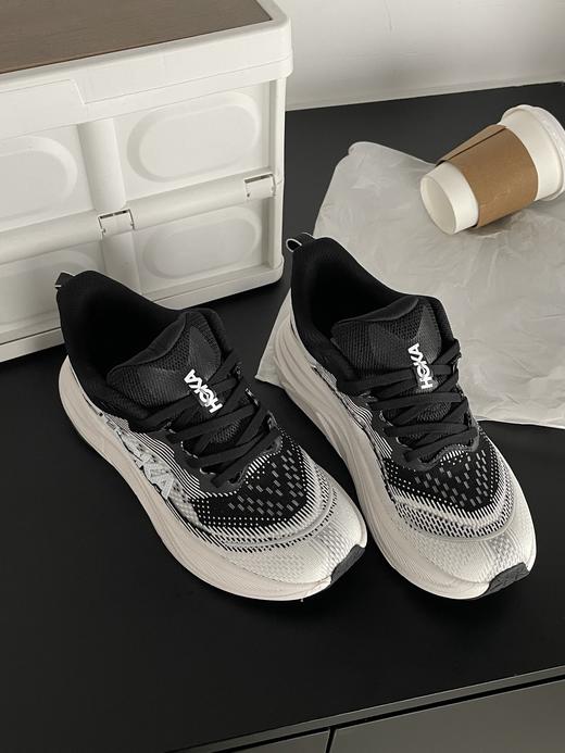 点此购买 HOKA ONE Skyflow春秋季男女款训练鞋 98 312792 商品图5