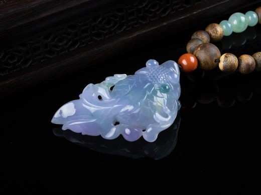 XY0171沉香+翡翠紫罗兰金鱼挂件 商品图1