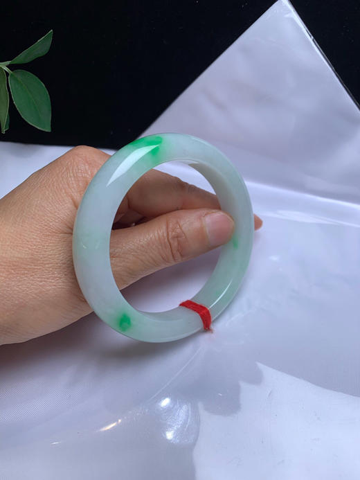 512525，57飘阳绿手镯，清新白底，飘几抹阳绿色，底妆均匀干净，色阳绿 商品图5