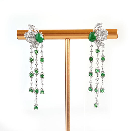 【天然正品】AU750白金蝴蝶造型豪镶钻镶天然冰种满绿蛋面翡翠流苏耳坠蛋面：5.5*4.6MM女士现售价：6880！180325NJM12 商品图0