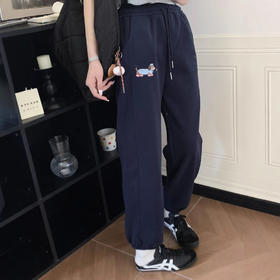 纸袋家春季新款！2025刺绣狗宽松版型休闲裤！简约松弛高腰束脚裤！