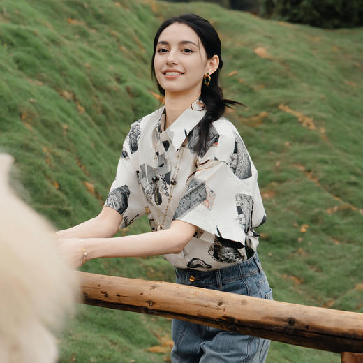 谜底花色衬衫短袖女2025夏季新款复古原创印花宽松衬衣256MC6701 商品图1