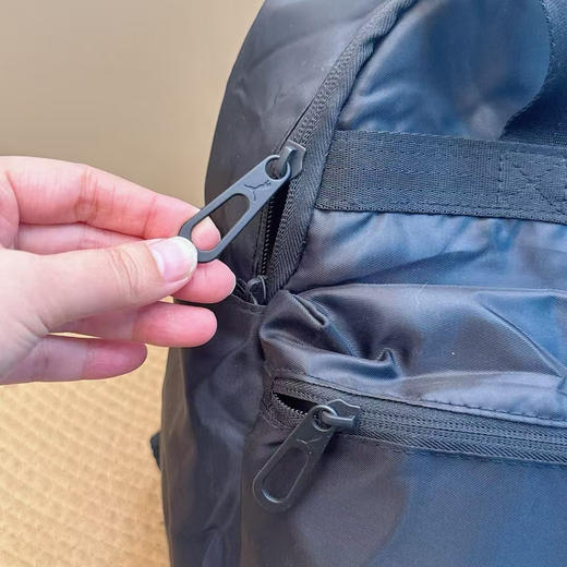 正品PUMA彪马金标防泼水双肩包手提包
特价💰99
尺寸：28*13*38
包装:普通袋装 商品图9