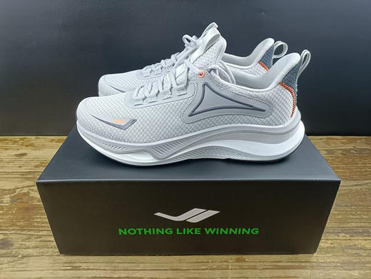 出口欧洲原单正品LESCON男士跑鞋休闲运动鞋
尺码偏小一码，
平时运动鞋41，这款选40
颜色:白色，浅灰色，深灰色
码数:40-45码 商品图0