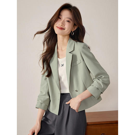 【五折购】熙世界截短式箱型小西装外套女2025春新款休闲小个子显高西服上衣 商品图2