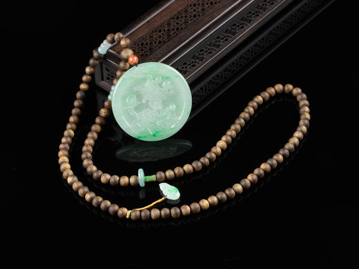 XY0169沉香+翡翠蝶恋花圆牌挂件 商品图1