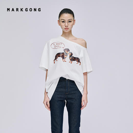 MARKGONG 2025春夏新款 白色狗狗斜开肩T恤 商品图0