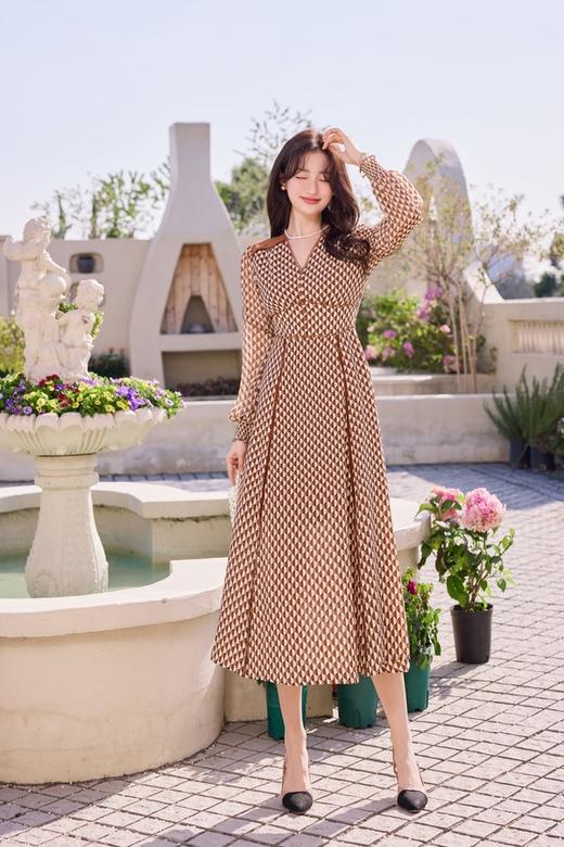 Le Malene 咖色翻领V领收腰印花连衣裙 19885 商品图1