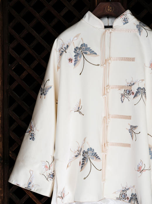 盛唐牡丹| 花舞蝶梦手推绣真丝外套(白色扣子) 商品图1