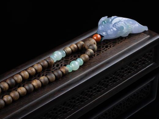 XY0171沉香+翡翠紫罗兰金鱼挂件 商品图6