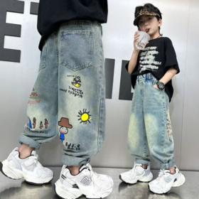 西蒙日记春款涂鸦直筒软牛仔裤·穿出高级感 走哪都像加了ins滤镜📸𝙊𝙊𝙏𝘿 𝙞𝙣韩式轻法💐今年宝宝春装太炸啦💥是哪个宝宝已经美美购入春日新品🥰