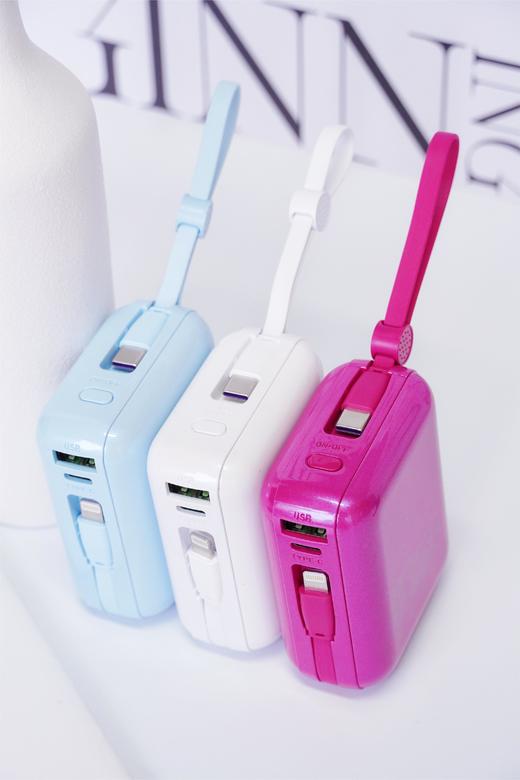 【Auraro迷你自带线K25移动电源】比面纸还小的充电宝🤏🏻🤳🏻五一假期便携出游的迷你不二选，没有比它更小的了🥰🔸一拖二 实力做到出门不带一根线！ 商品图3