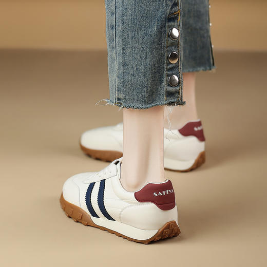 品质好货| Safiya/索菲娅2025学院风厚底运动休闲德训鞋  SF43112792 商品图3
