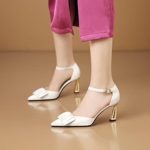 【预售5天】法式V字扣一字带中空粗高跟性感包头凉鞋单鞋女HY&H3654 商品图4
