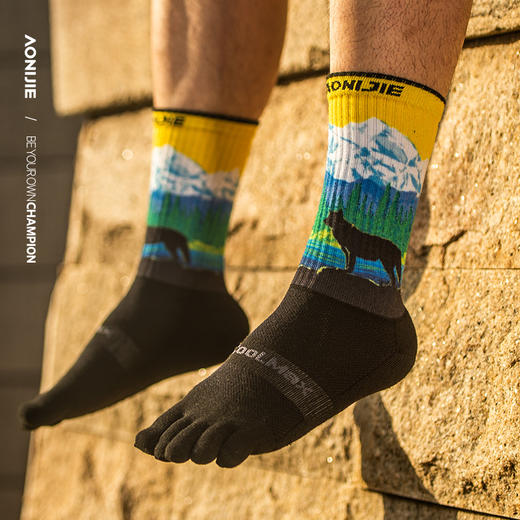 奥尼捷长筒五指袜雪山沙漠图案透气耐磨登山越野跑步徒步分趾袜/E4843 商品图1