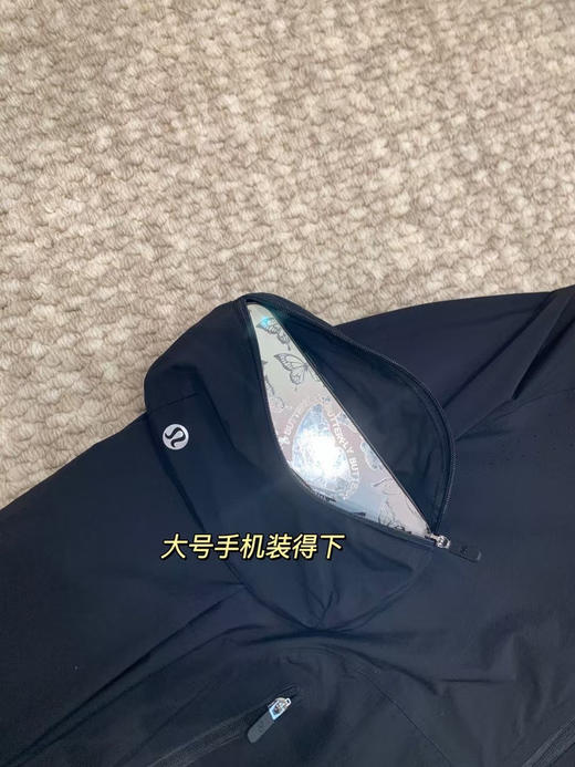 原单正品露露女款户外越野跑步自收纳轻量化皮肤衣，每件都有收纳包可拆卸。原价 1280，只有4 码。 商品图10