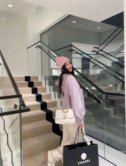 【CHANEL香奶奶19bag】背上回头率疯长 百看不厌 人手必备款 整个就不会出错的包包爱死了 两色可选 绝对让你觉得物超所值 高品质版本 怒省几万块 收到绝对惊喜 性价比炸裂 商品图1