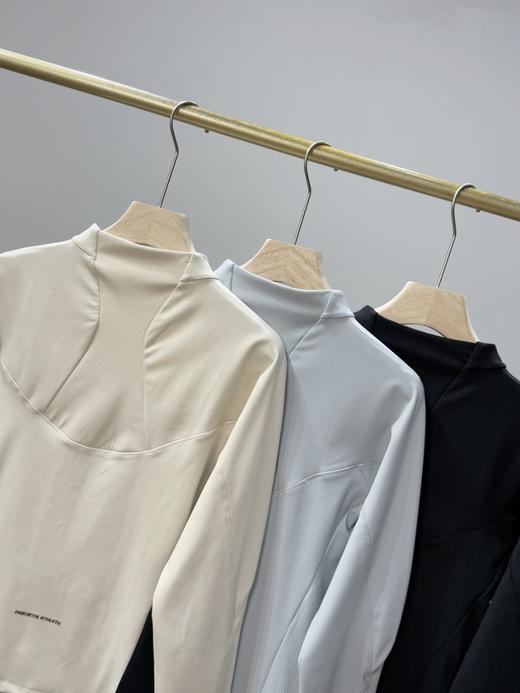 点此购买 迪桑特训练运动女士空气层运动上衣外套 ly 312924 商品图6