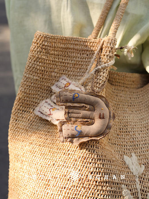 333积分兑换 PETIT SCHAN小闪 胖鸽子 百家布手工刺绣胖鸽子挂件包挂 商品图1