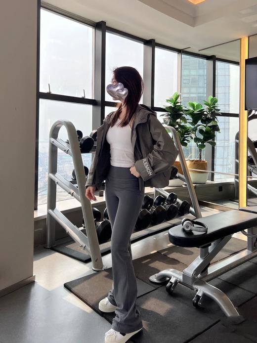 点此购买 Alo女士Yoga腿标喇叭瑜伽裤 my 312902 商品图5