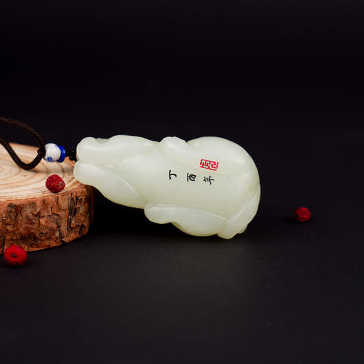 新疆国玉盟世玉【鸿运卫佑】和田玉挂件【带证书·顺丰物流】 商品图2