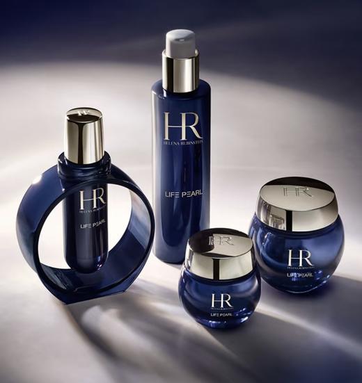 【HR赫莲娜皇家黑珍珠3件套】配礼袋!内含:赫莲娜黑珍珠面霜50ml+赫莲娜黑珍珠眼霜15ml+赫莲娜黑珍珠爽肤水200ml十送按摩棒两支 能够深层补水，修复肌肤屏障;质地非常莹润 商品图2