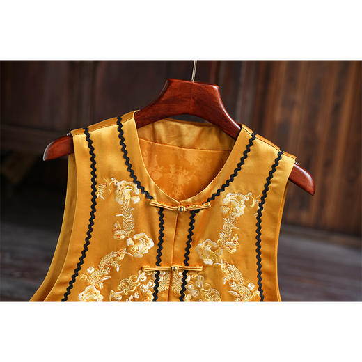 FLZD-6225新中式绣花马甲外套女2025春款国风气质无袖坎肩叠穿宽松马夹上衣 商品图1