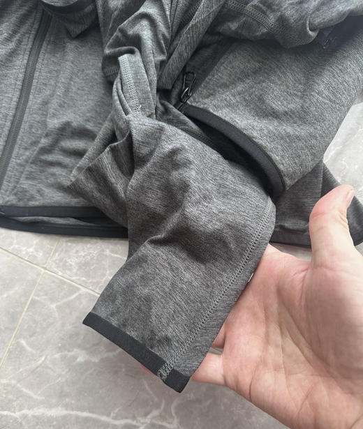 全新正品asics亚瑟士新款弹力速干皮肤衣男士透气夹克外套。剪标销售
尺码M120-140斤 L140-160斤 XL160-180斤
2XL180-200斤 卡码合身拍小 就一个黑灰色 商品图5