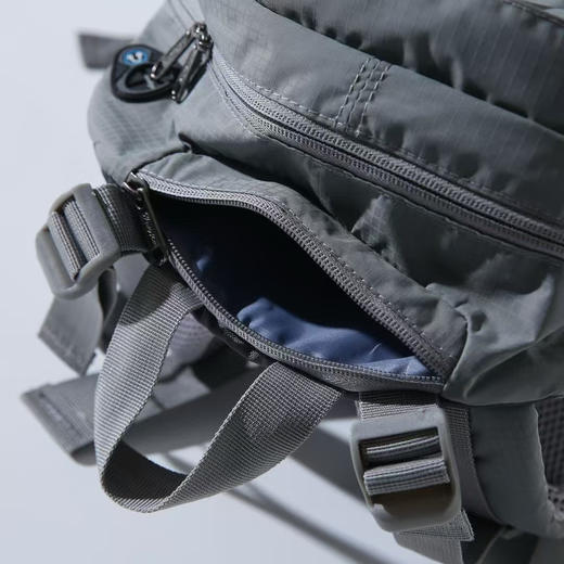 正品瑞士户外大咖猛犸象，外网💲179.95美刀，3D减压背板反光logo休闲健身书包背包户外双肩包
颜色：黑色，绿色，灰色 商品图8