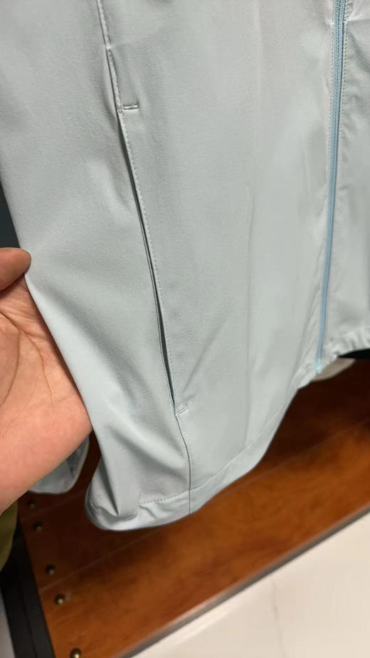 正品HH 海丽汉森皮肤衣。云朵感，超轻盈，原价1380
浅蓝色M-xl
深蓝色s-xxl
绿色s-xxl 商品图6