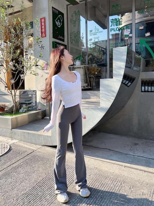 点此购买 Alo女士Yoga腿标喇叭瑜伽裤 my 312902 商品图7