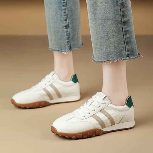 品质好货| Safiya/索菲娅2025学院风厚底运动休闲德训鞋  SF43112792 商品图0