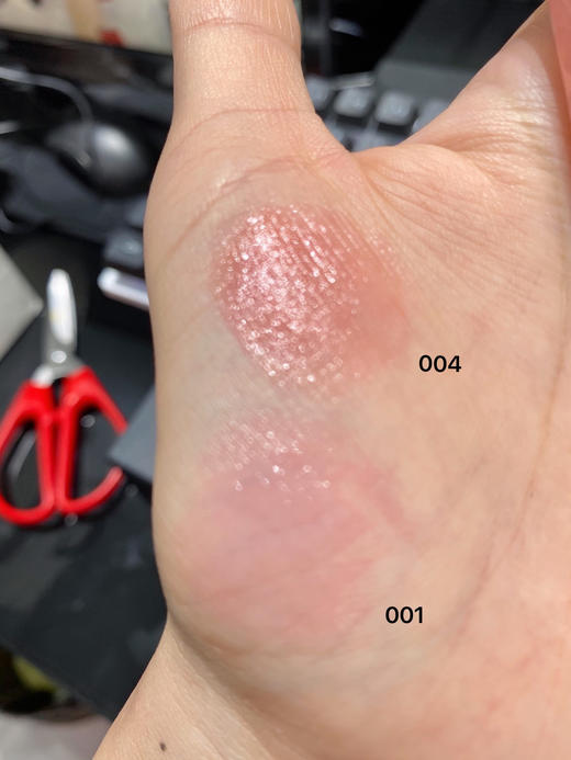 【迪奥变色唇膏中样套盒】四季护唇很必要 人手一只的唇膏，让人怦然心动的粉嫩!!√明星色号 #001经典粉/#004珊瑚红 一只唇膏变幻干种唇色，涂上都有独一无二 的美 商品图2