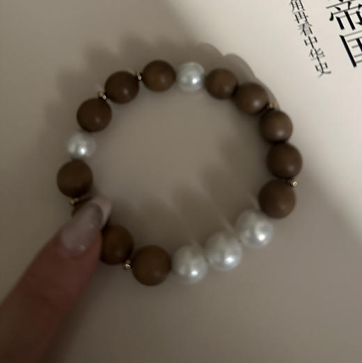 甄珠贝 印度老山檀（直径1cm）+巴洛克ji光珍珠 9-10mm 养心手串 甜甜暖暖的治愈系 进口14k包金隔珠 商品图3