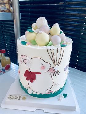 气球兔子蛋糕(翻糖款)，注：内有支柱 6寸，水果夹心(三层水果+三层胚子)