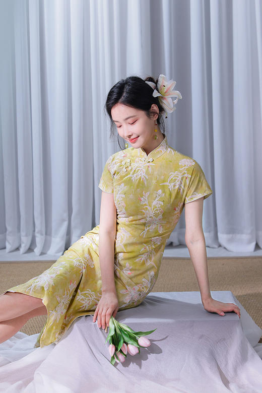 清新百合刺绣旗袍『杳卿』春日生韵棉麻系列，心机微宽松，松弛显瘦舒适 商品图1