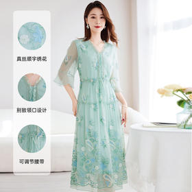 QS-82599168丝韵天香 真丝源头工厂 桑蚕丝连衣裙宽松中大淑绣花连衣裙女9168