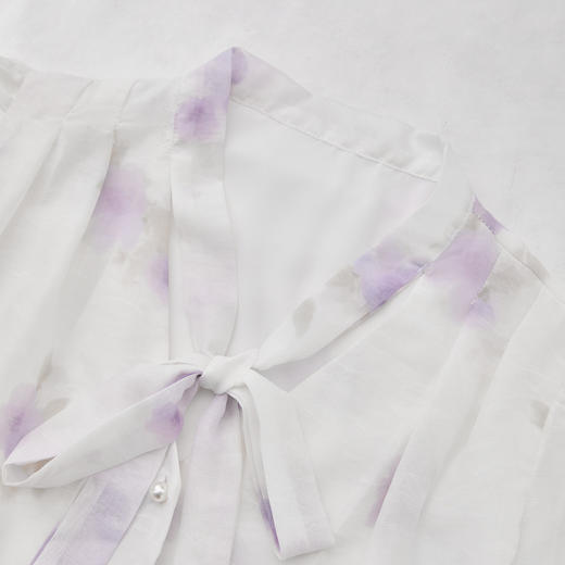 西遇法式v领衬衫女春夏新款宽松灯笼袖系带晕染碎花上衣D0050464 商品图5